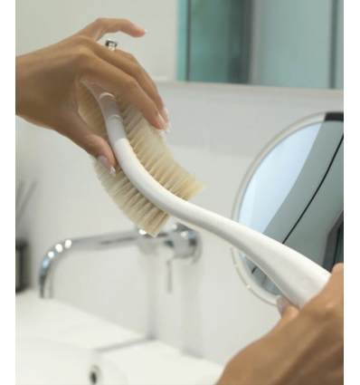 Brosse à dos ergonomique pour la douche
