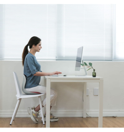 Assise ergonomique d'aide à la posture Curble Chair Ablue sur une chaise
