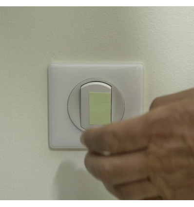Bande luminescente adhésive de marquage interrupteur