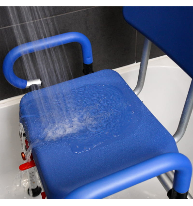 Fauteuil d'accès au bain SOFT avec assise pivotante dans la baignoire
