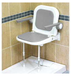 Siège de douche mural rabattable avec pieds Maldives avec assise pleine