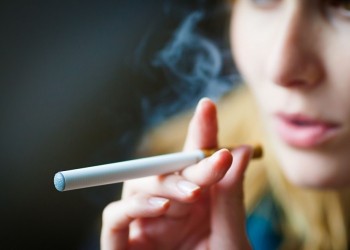 Tabac : la e-cigarette limiterait sa consommation